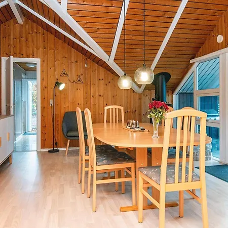 度假居 6 Person Holiday In